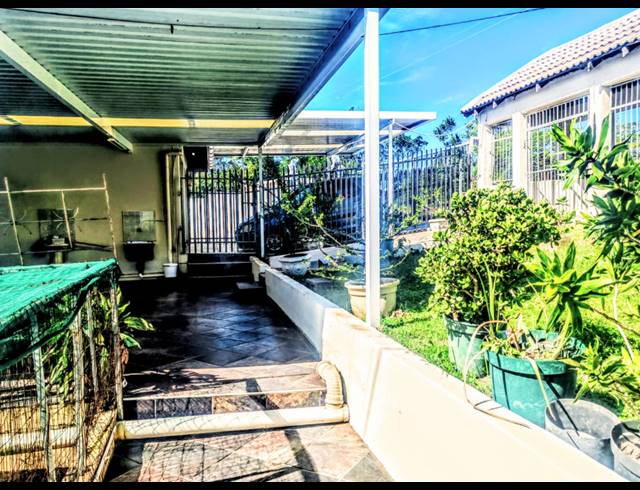 7 BEDROOM HOUSE FOR SALE IN UMHLATUZANA